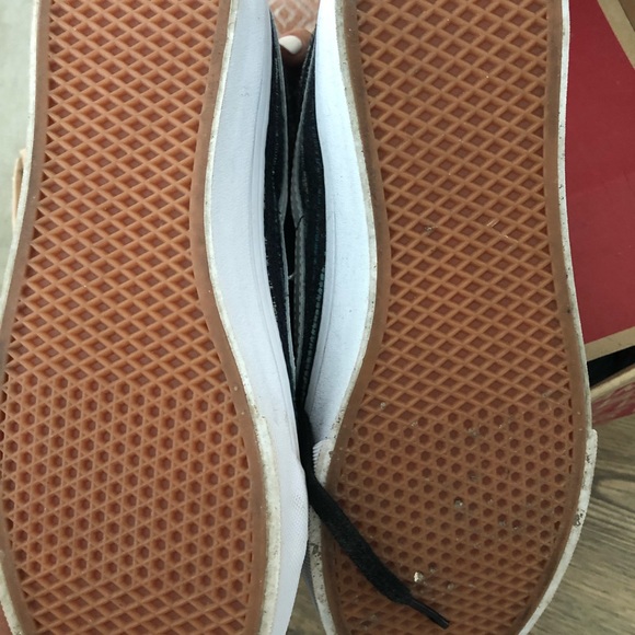 Vans - Picture 2 of 4